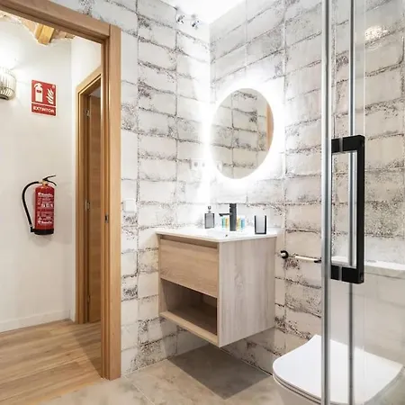 Nice Flat In Lavapies At Street Level S23B Madrid Exterior photo